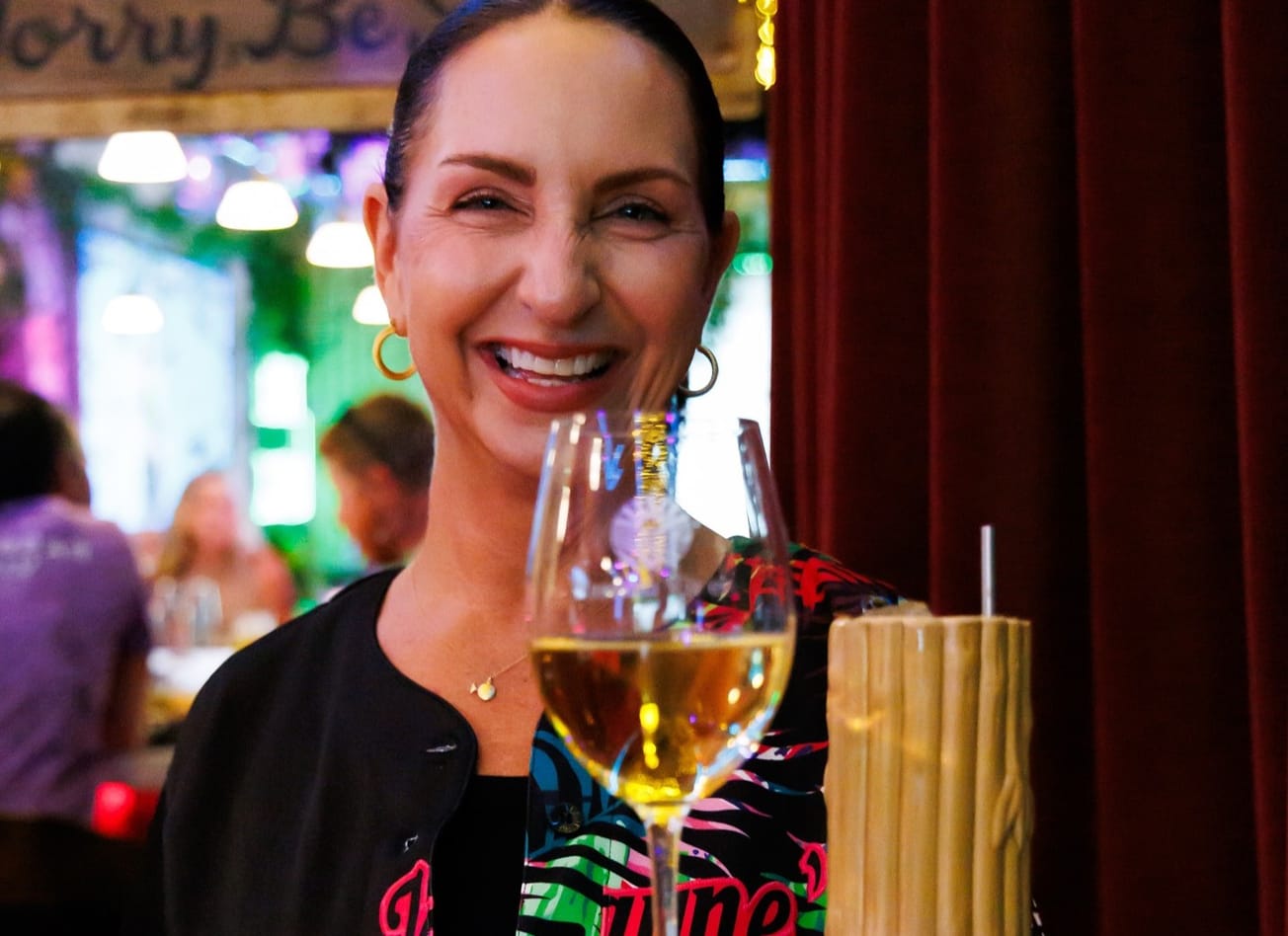 Queen Jayne’s Transforms into Tropical, Groovy Paradise